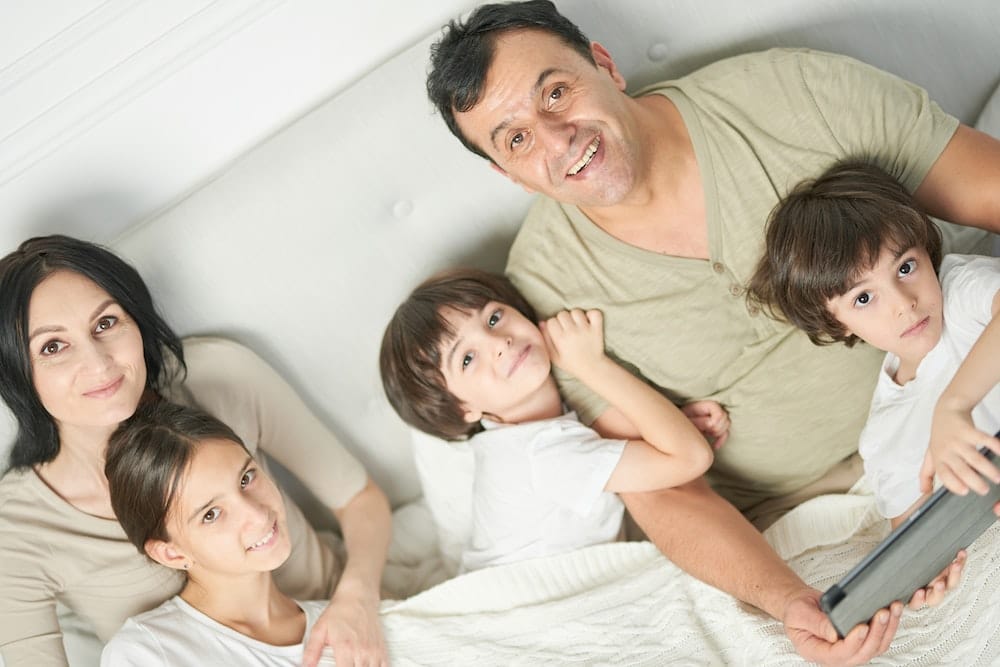 4 astuces pour créer un espace de détente familial avec un canapé modulable